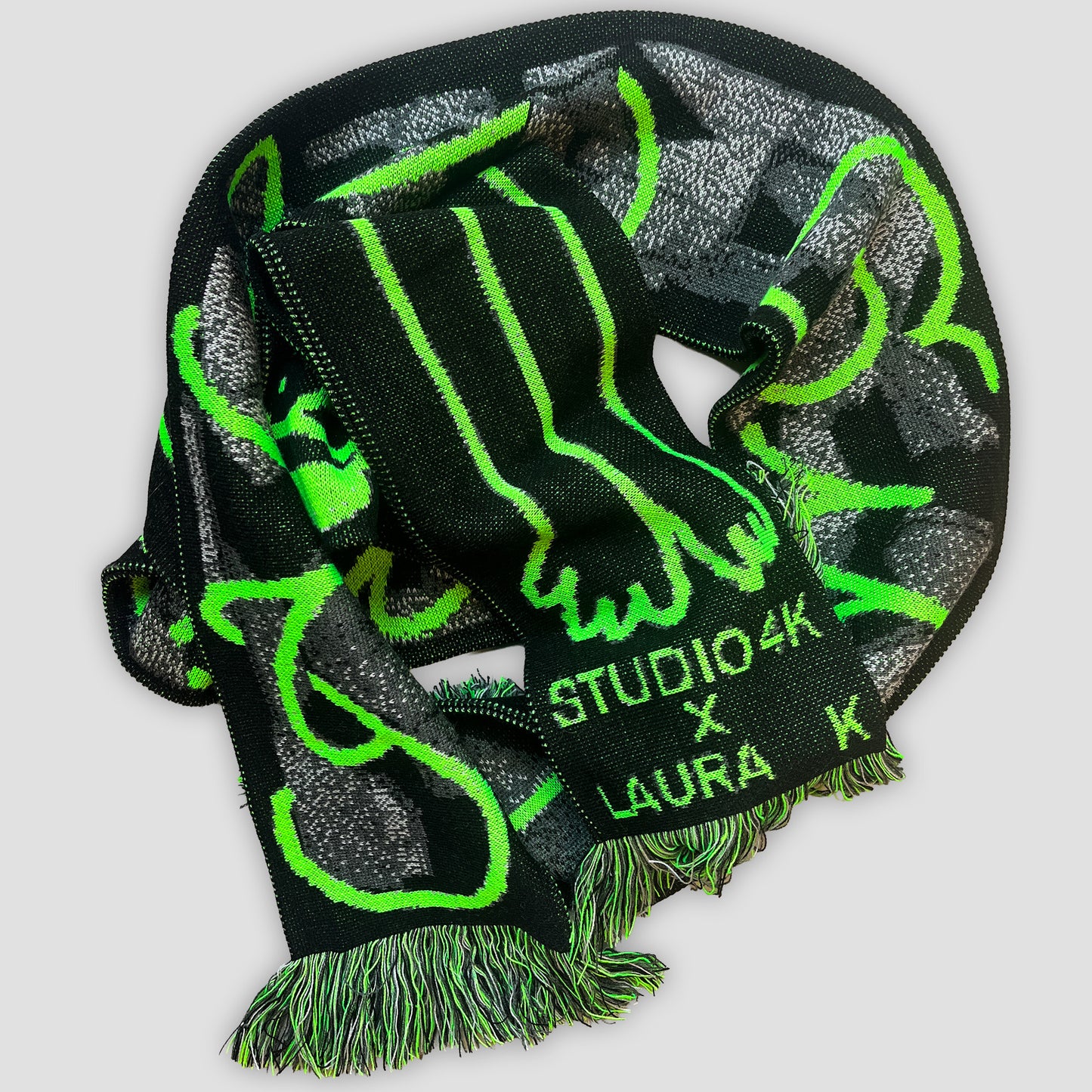 "Alles Gut" Fanschal (Studio 4K x Laura K)