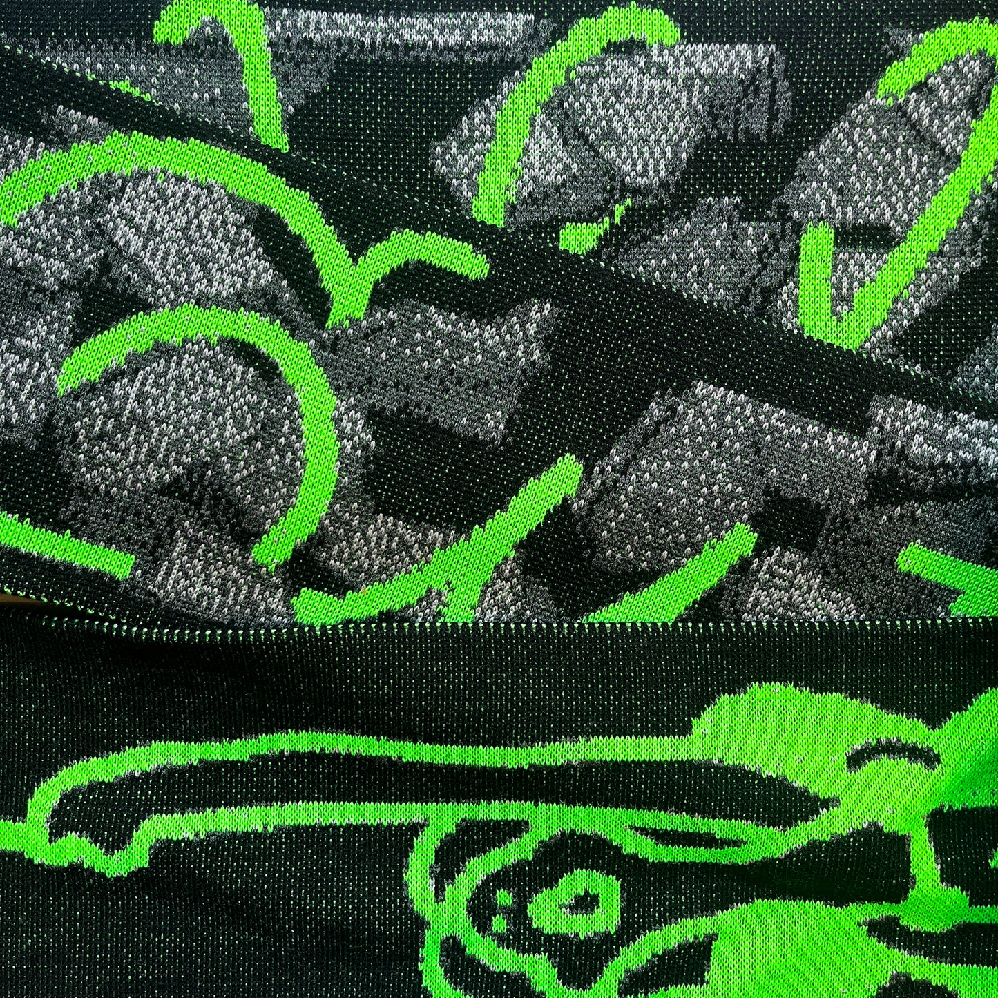 "Alles Gut" Fanschal (Studio 4K x Laura K)